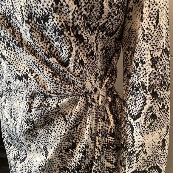 Julia Jordan black and white snakeskin print asymmetrical mini dress - Picture 3 of 11